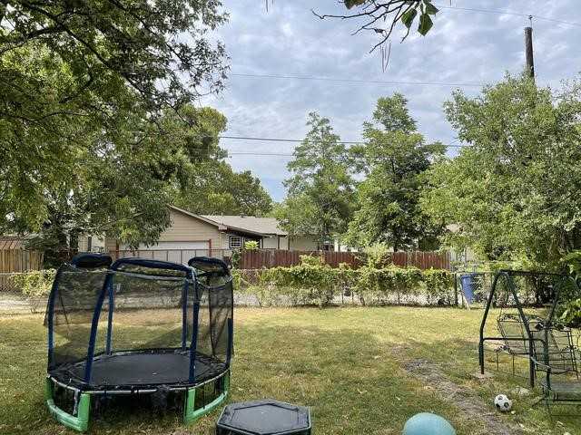 photo 3: 214 E Daugherty Drive, Garland TX 75041