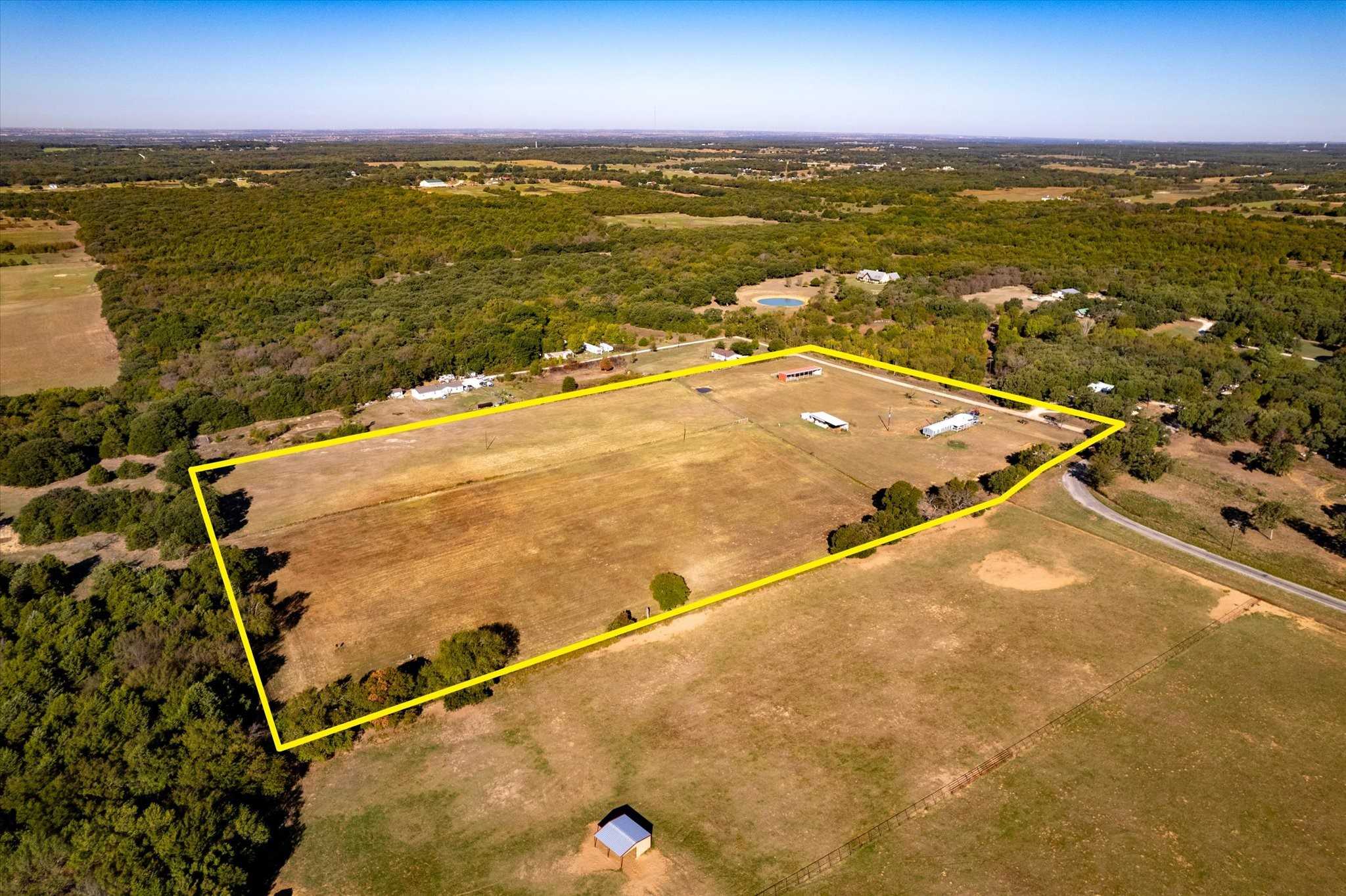 photo 3: 1182 Blackjack Road, Valley View TX 76272