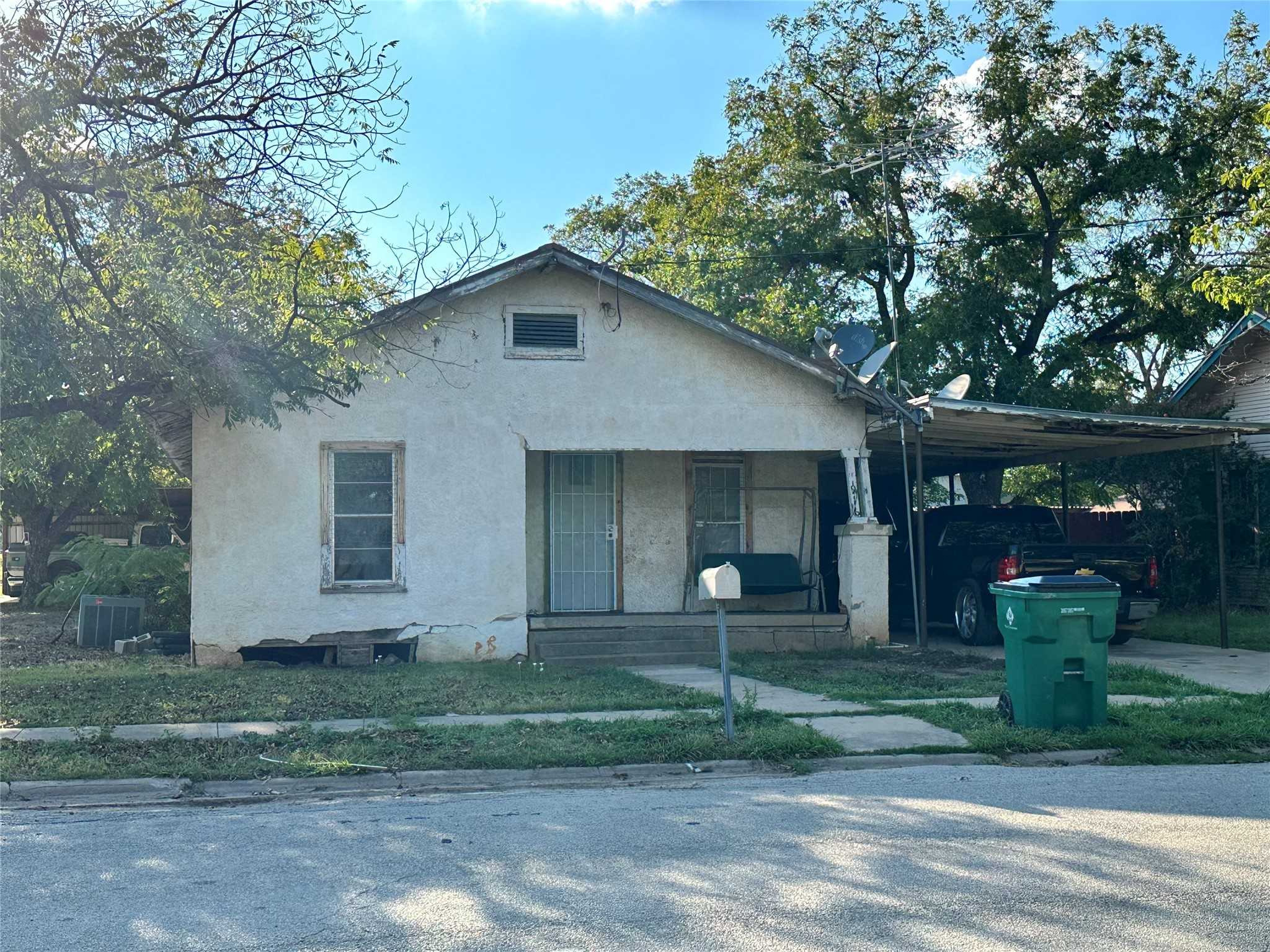 photo 1: 916 S Neches Street, Coleman TX 76834