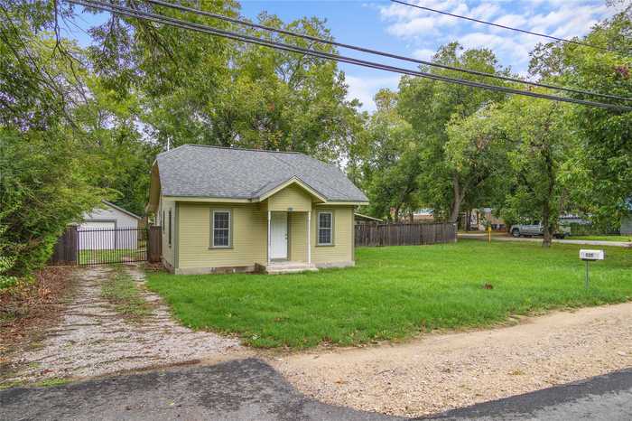 photo 1: 525 S Austin Street, De Leon TX 76444