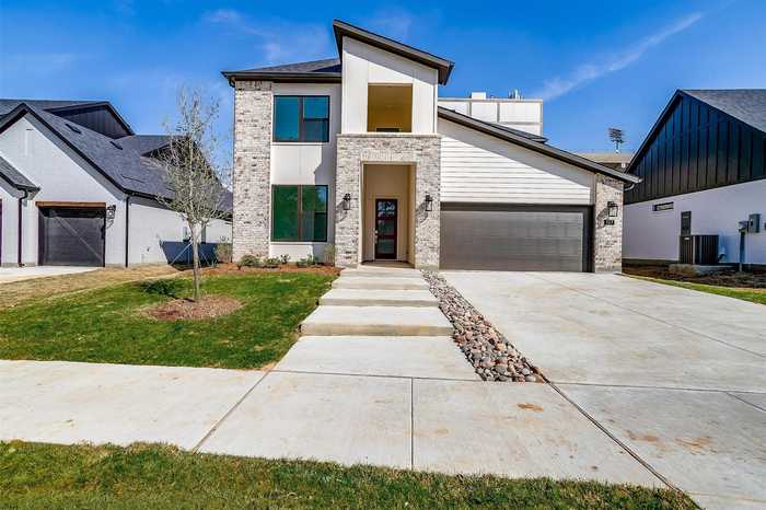 photo 1: 137 Paxton Circle, Arlington TX 76013