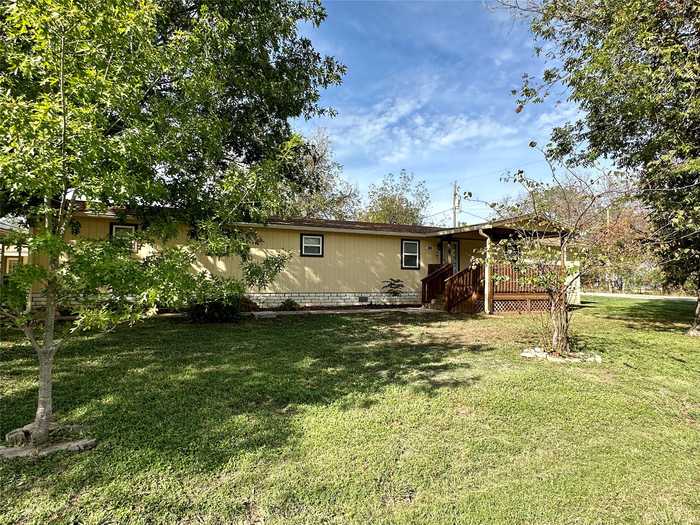 photo 2: 117 E Denmark Street, Walnut Springs TX 76690