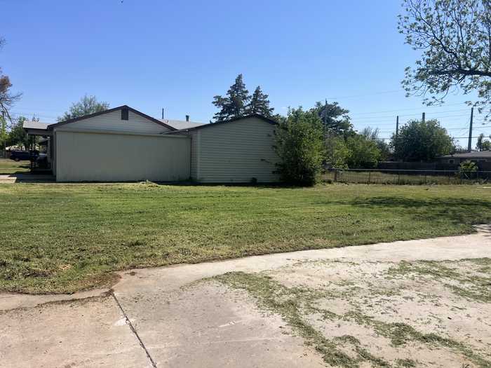 photo 1: 2600 15th Street, Vernon TX 76384