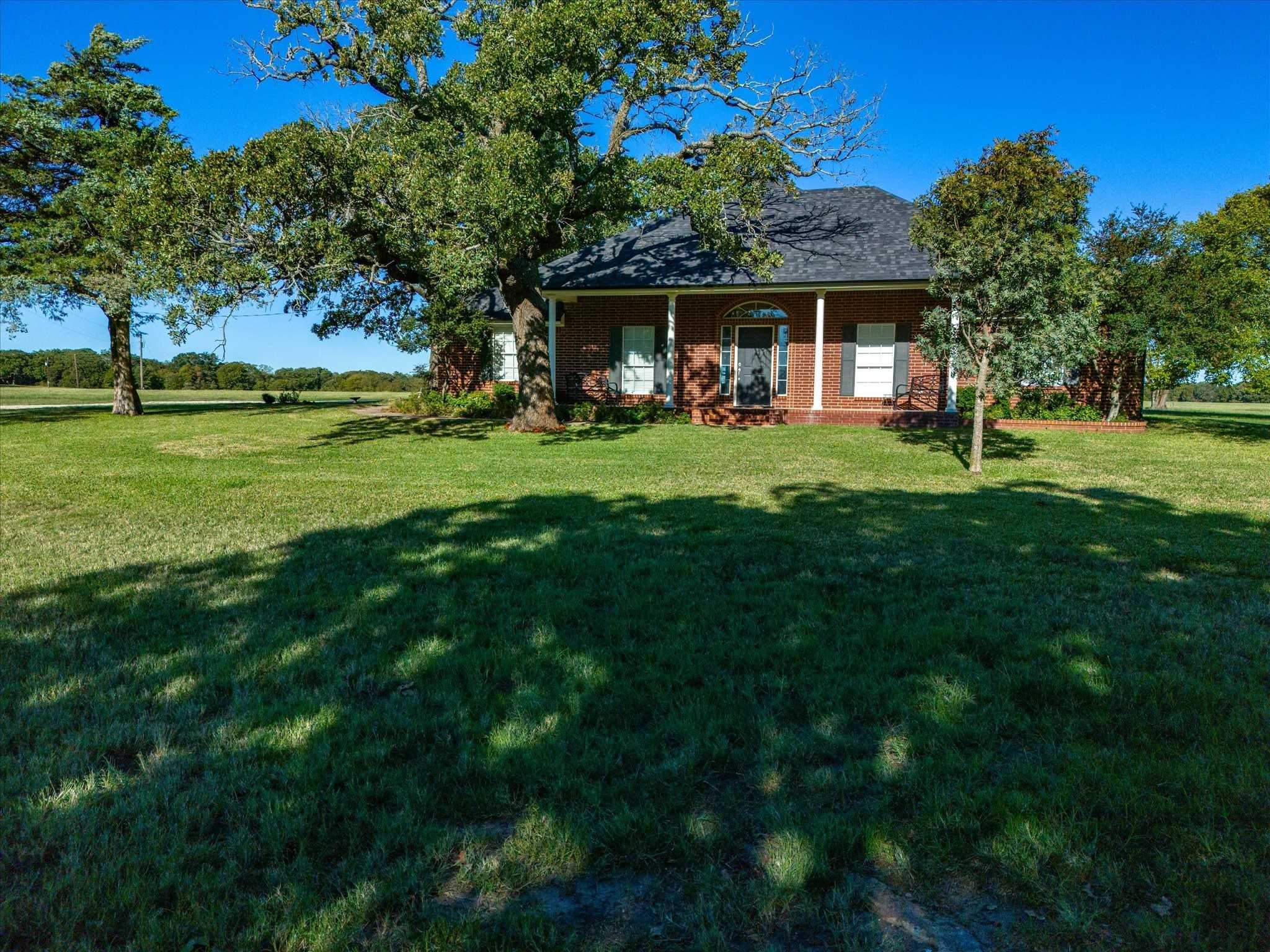 photo 3: 3571 Upper Montague Road, Bowie TX 76230