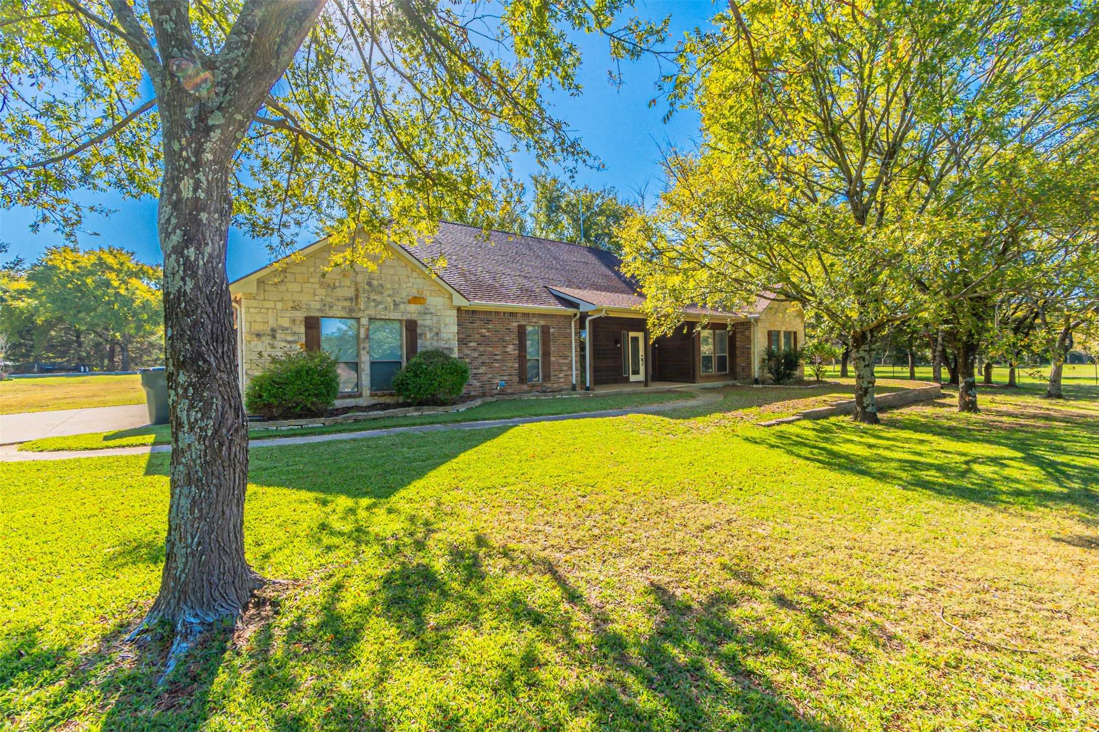 photo 2: 10471 Holly Creek Road, Terrell TX 75160