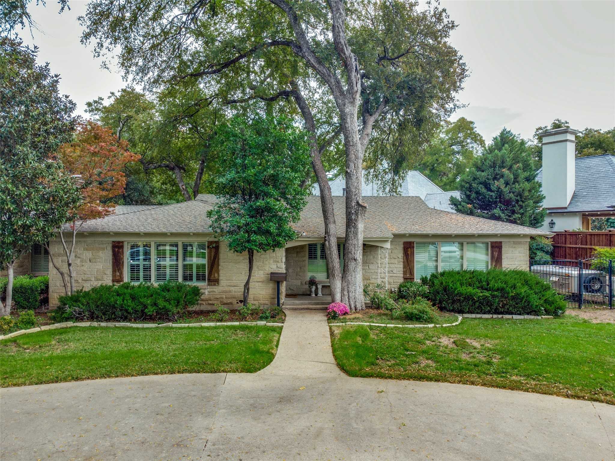 photo 1: 2603 Simondale Drive, Fort Worth TX 76109