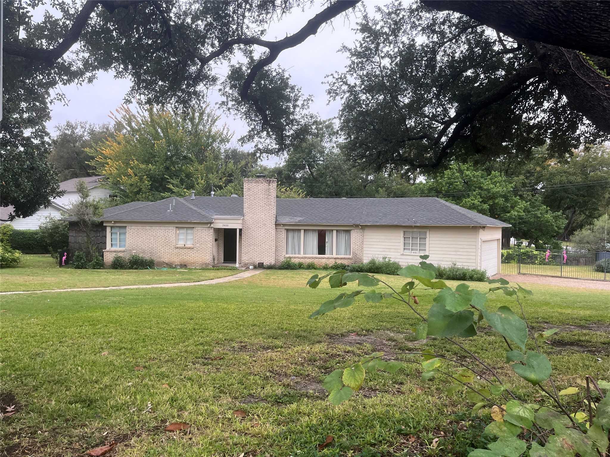 photo 1: 2600 Colonial Parkway, Fort Worth TX 76109