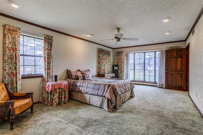 photo 31: 4101 Curry Road, Arlington TX 76001