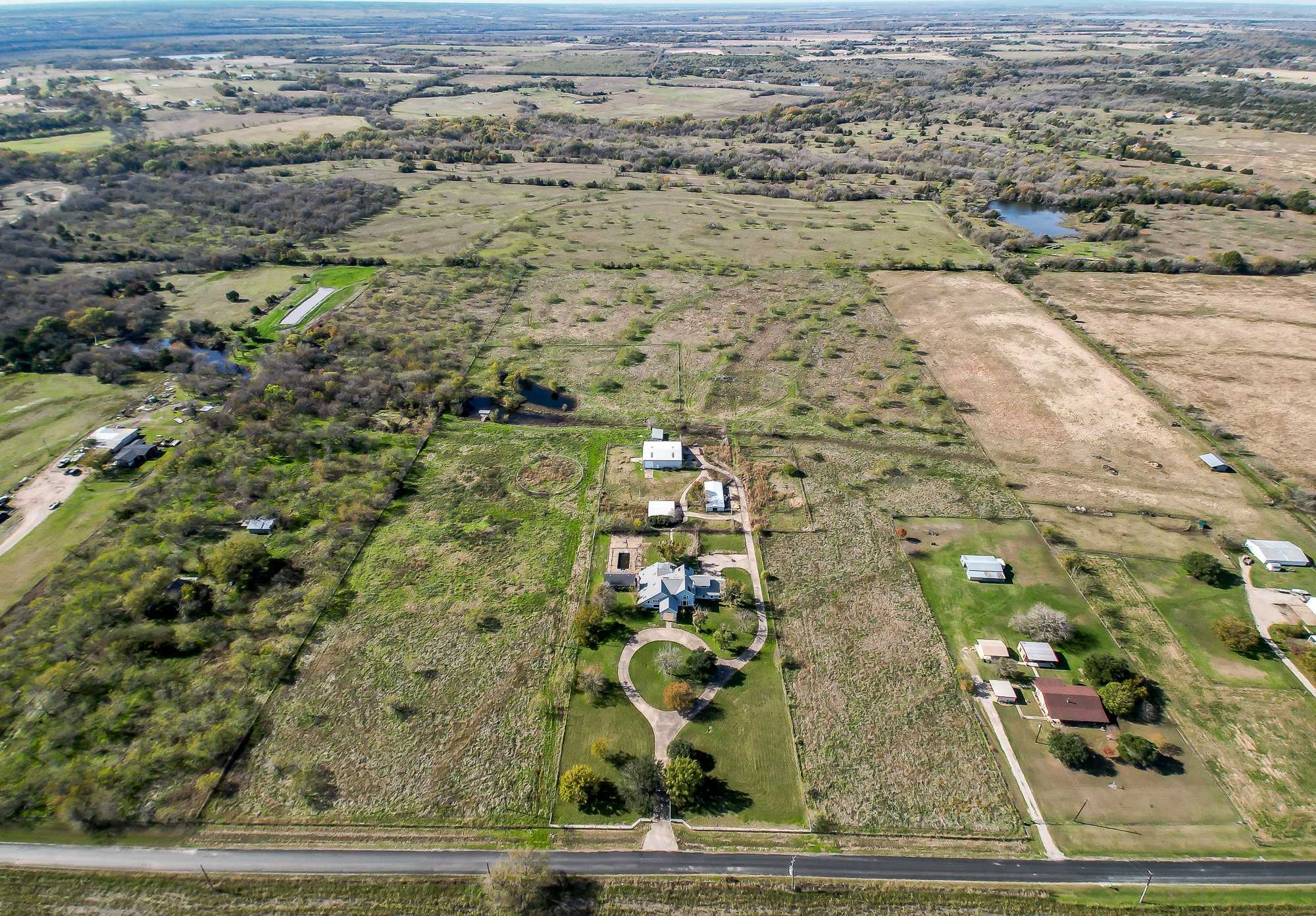 photo 3: 702 Toth Road, Ennis TX 75119