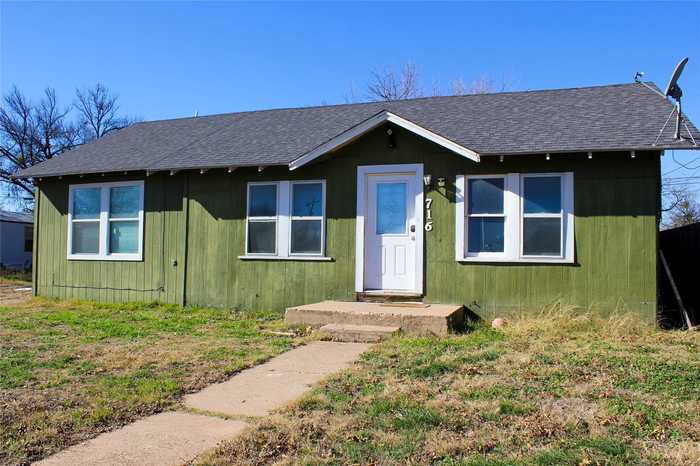 photo 2: 716 Gordon Avenue, Albany TX 76430