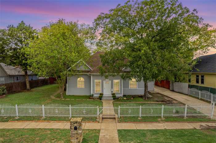 photo 1: 719 Elsbeth Street, Dallas TX 75208