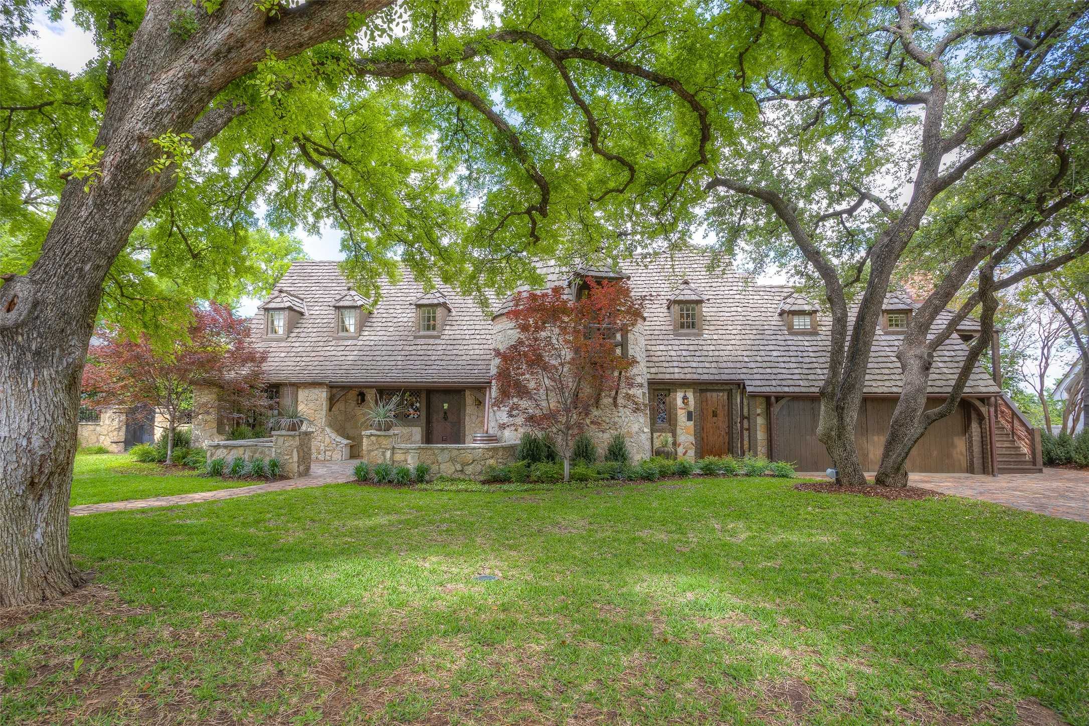 photo 3: 2920 Simondale Drive, Fort Worth TX 76109