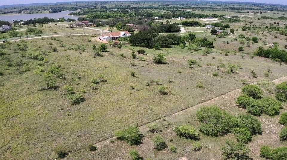 photo 3: 117 Hawkwood Court, Comanche TX 76442