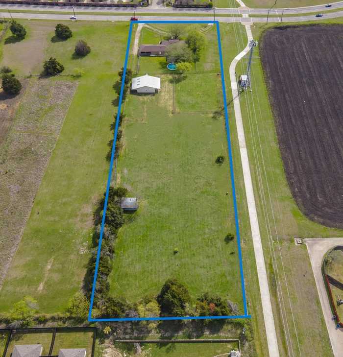 photo 1: 505 N Bluegrove Road, Lancaster TX 75146