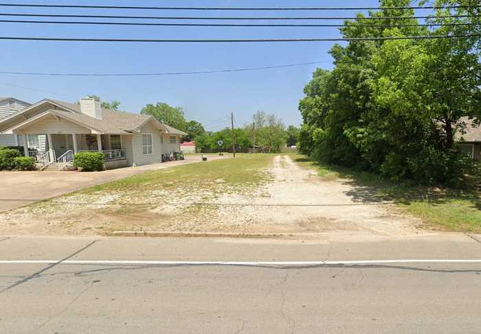 photo 1: 405 W Main Street, Whitesboro TX 76273