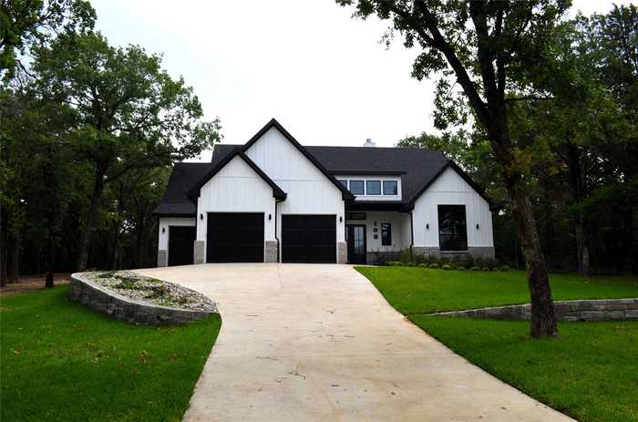 photo 1: 108 Oakridge Court, Mabank TX 75147