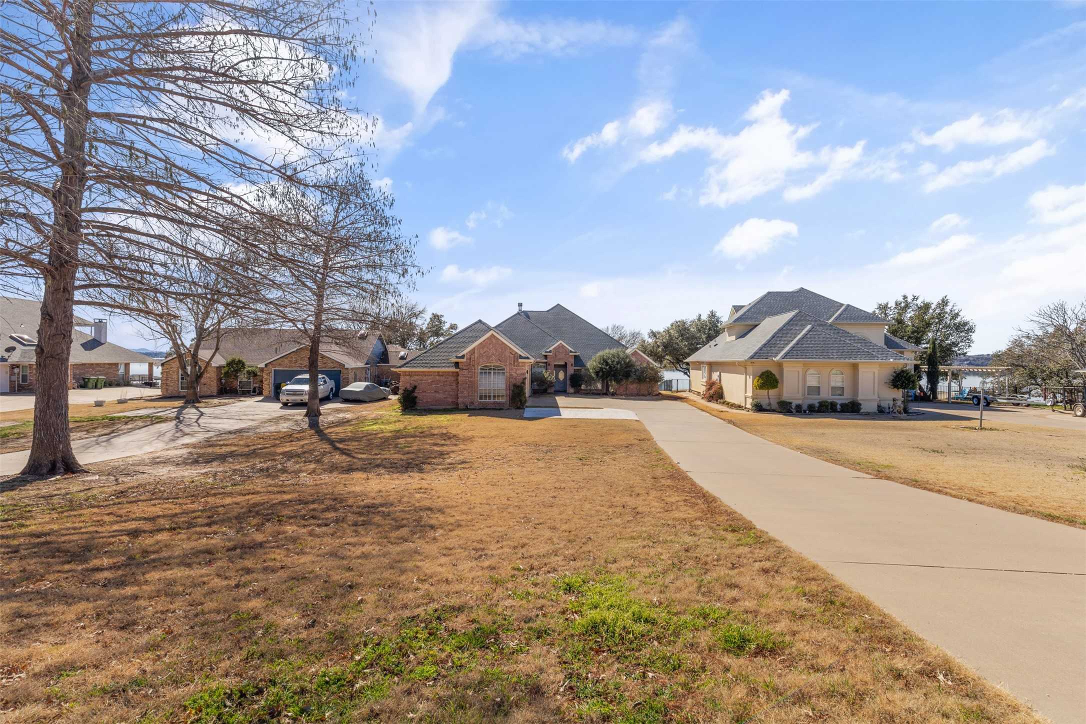 photo 3: 3917 Buena Vista Circle, Granbury TX 76049