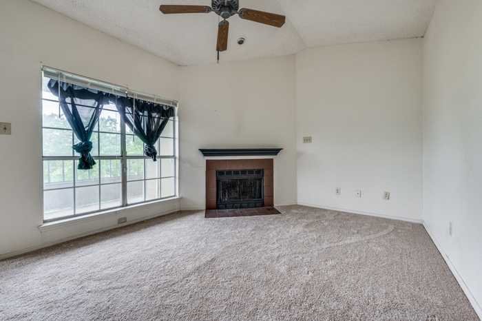 photo 1: 4113 Esters Road Unit 606, Irving TX 75038