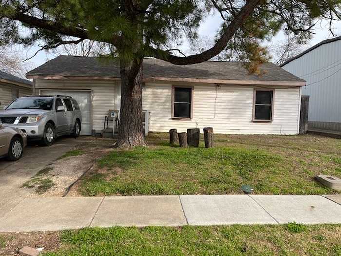 photo 1: 1713 Parkside Avenue, Irving TX 75061