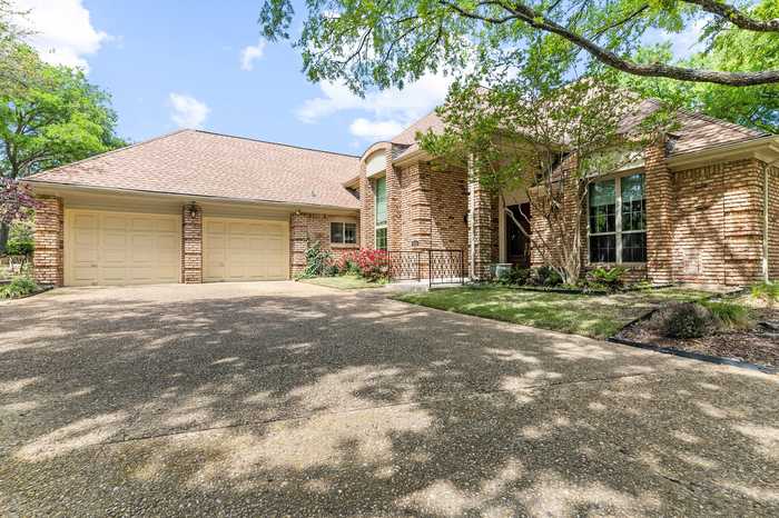 photo 2: 5033 Briar Tree Drive, Dallas TX 75248