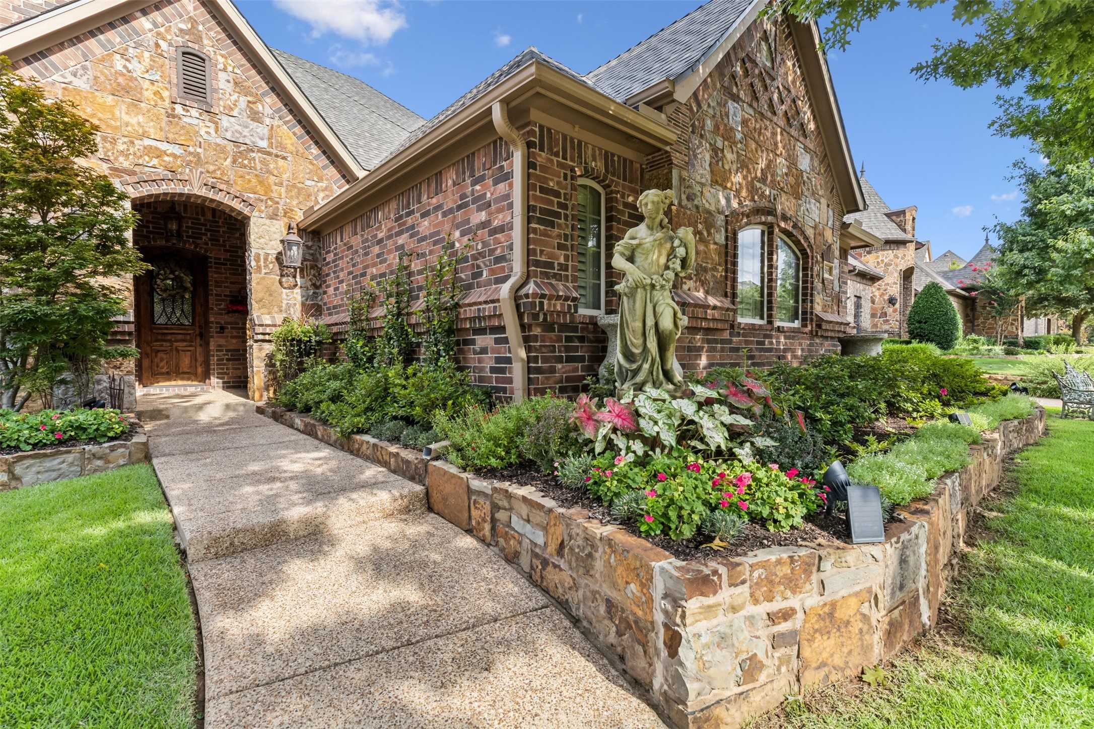 photo 3: 8505 High Point Court, North Richland Hills TX 76182