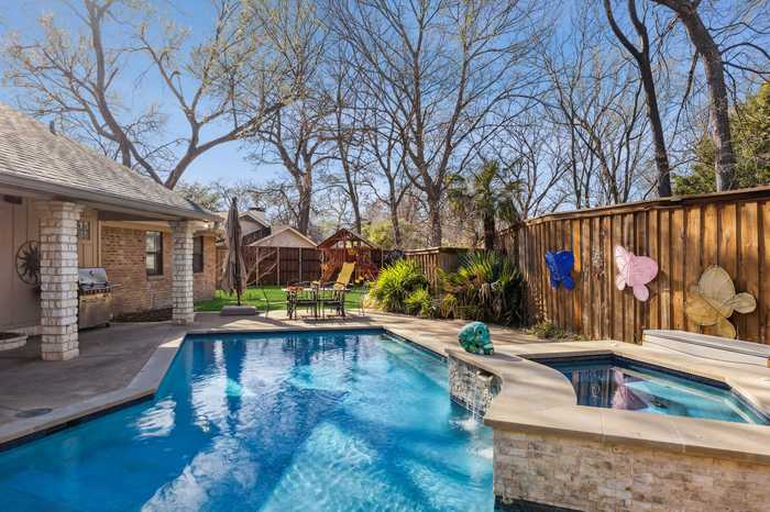 photo 2: 13361 Peyton Drive, Dallas TX 75240