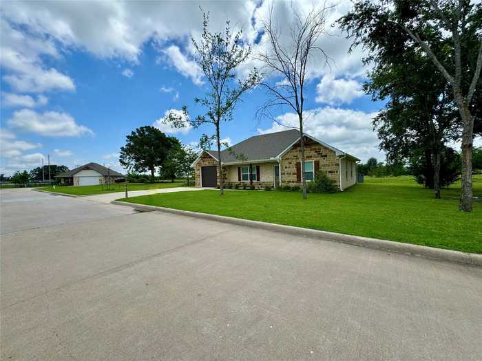 photo 2: 208 Mill Street, Emory TX 75440