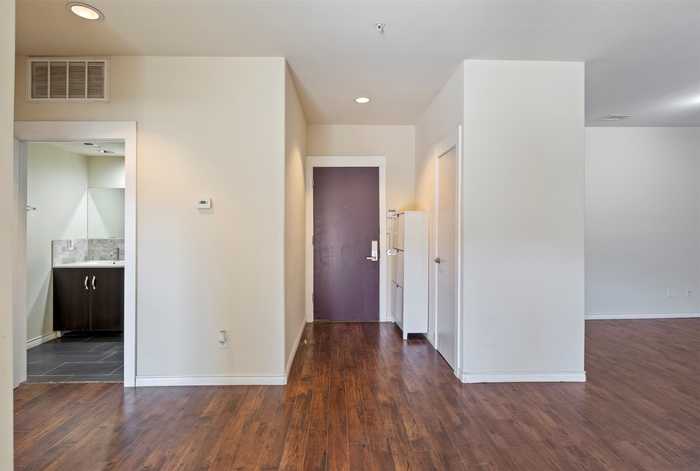 photo 2: 1100 W Trinity Mills Road Unit 2004, Carrollton TX 75006