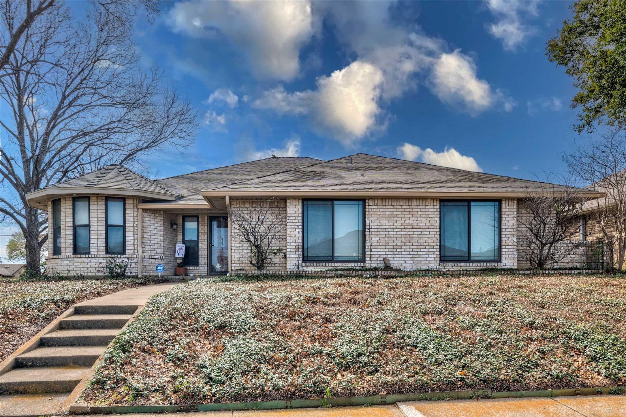 photo 1: 3900 Runge Court W, Irving TX 75038