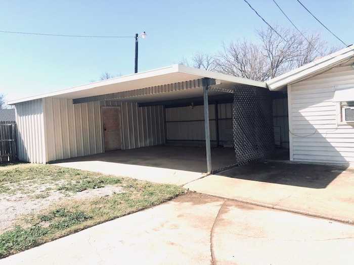 photo 2: 409 Kenshalo Street, Albany TX 76430