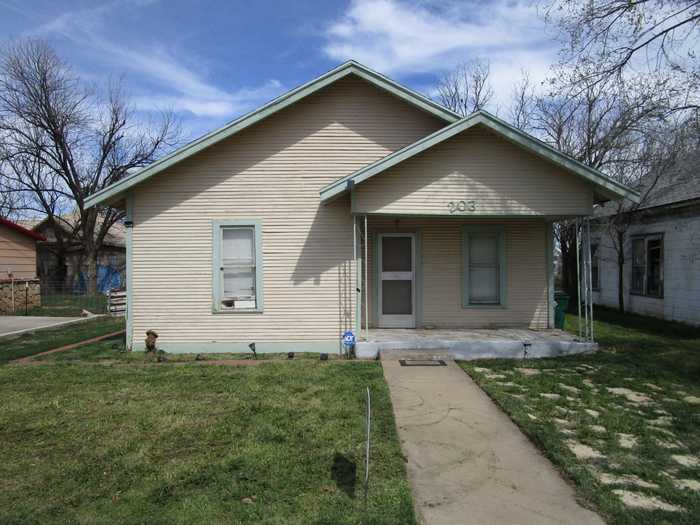 photo 1: 203 E 6th Street, Quanah TX 79252