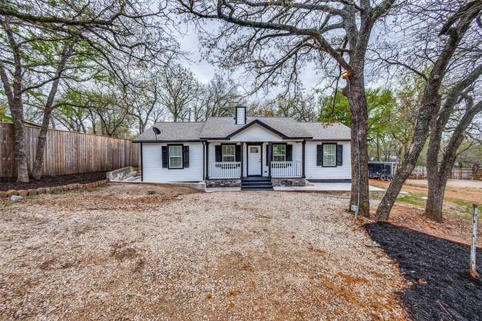 photo 2: 1207 Pecan Drive, Bartonville TX 76226