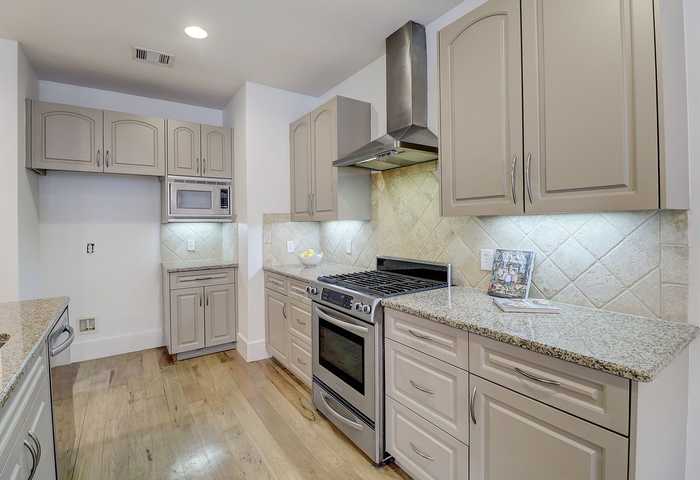 photo 1: 2606 Shelby Avenue Unit 206, Dallas TX 75219