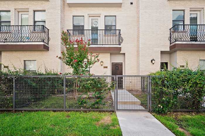 photo 2: 1021 Pavillion Street Unit 4, Dallas TX 75204