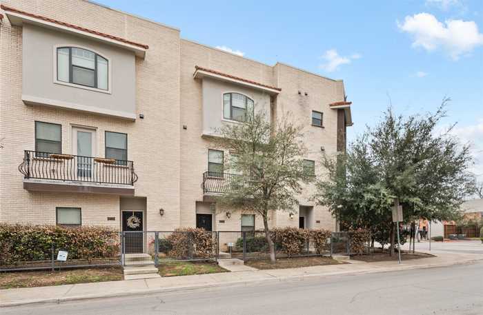 photo 2: 1021 Pavillion Street Unit 3, Dallas TX 75204