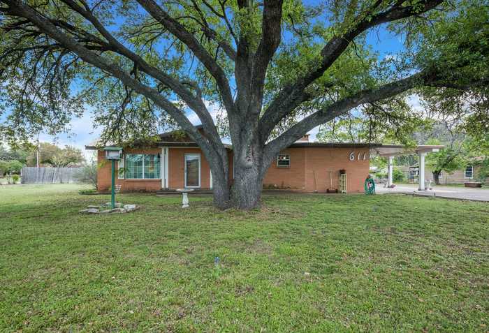 photo 1: 611 N AVENUE Q, Clifton TX 76634