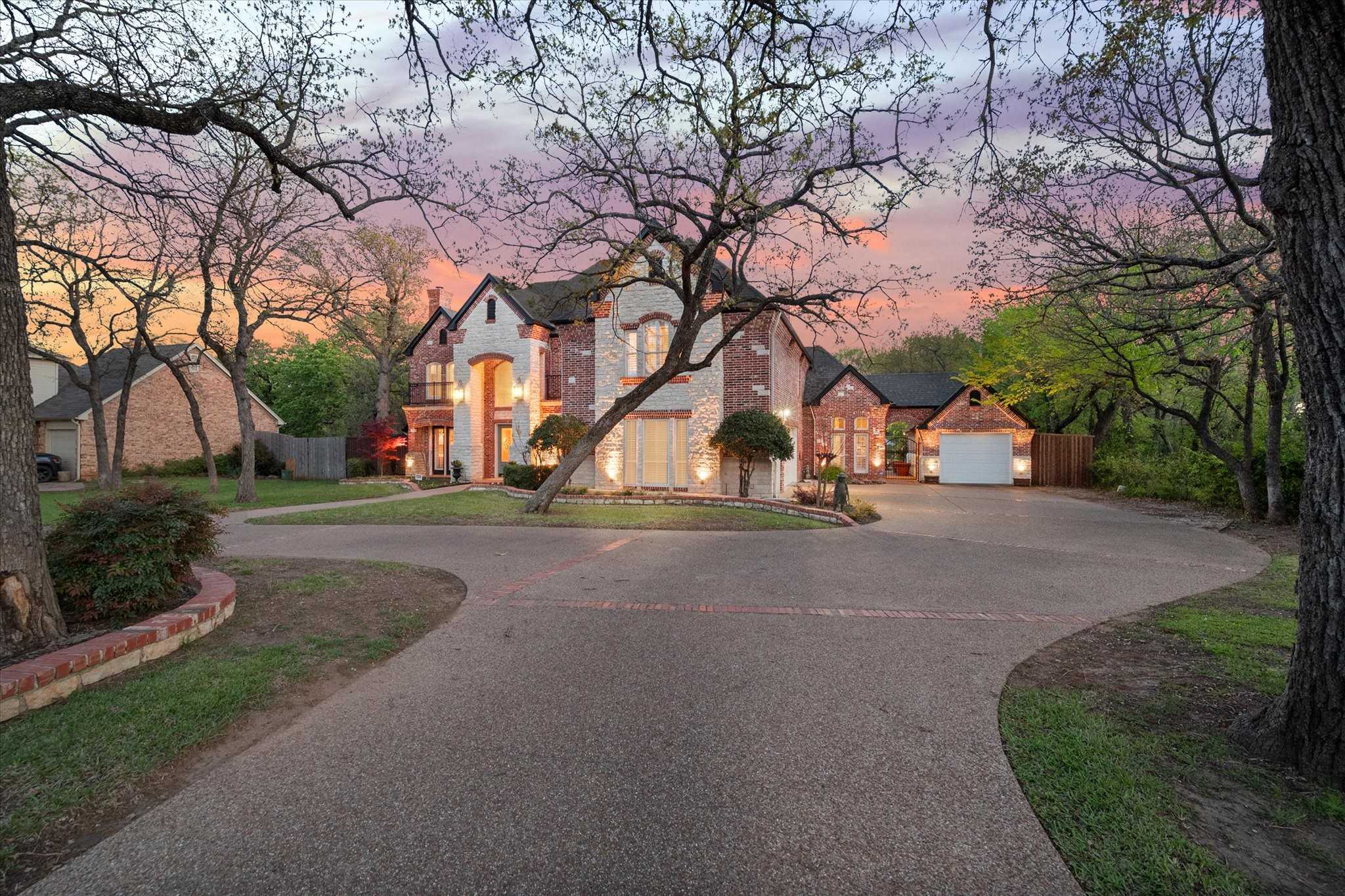 photo 3: 2718 S Shady Lane, Arlington TX 76001