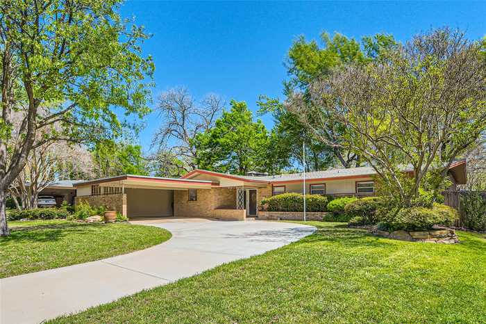 photo 2: 606 W Vista Drive, Garland TX 75041