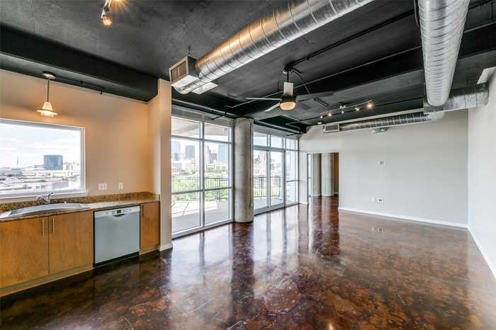 photo 2: 1001 Belleview Street Unit 806, Dallas TX 75215