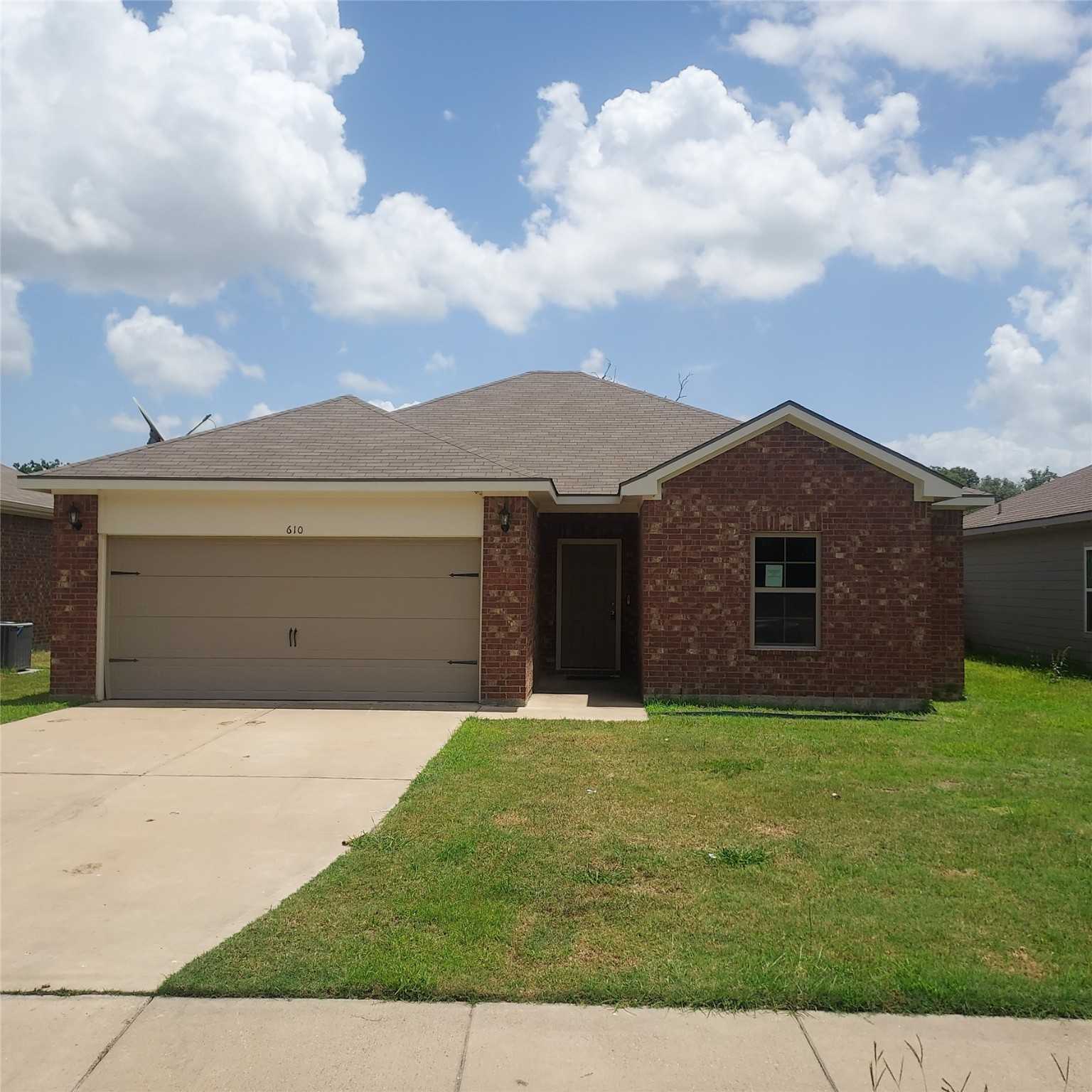 photo 1: 610 N Wofford Street, Athens TX 75751