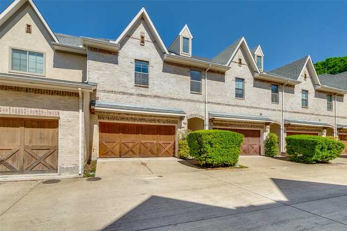 photo 2: 8819 Tudor Place, Dallas TX 75228