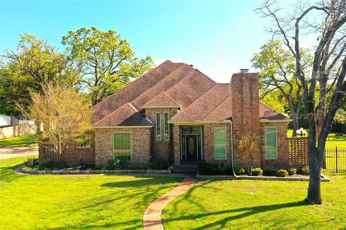 photo 1: 913 Walnut Creek Drive, Fairfield TX 75840