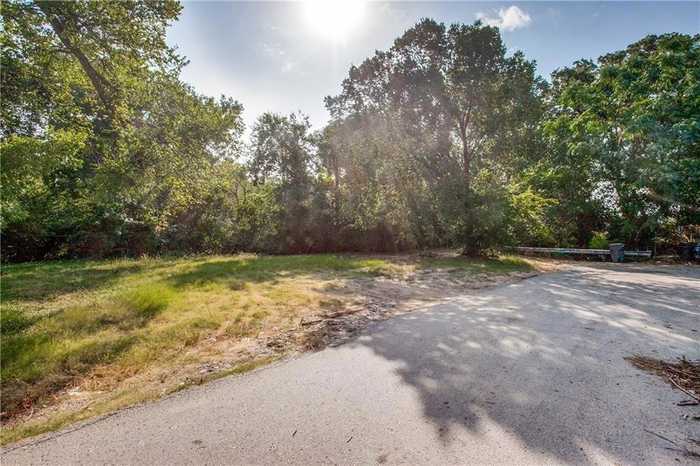 photo 2: 6910 Mohawk Drive, Dallas TX 75235