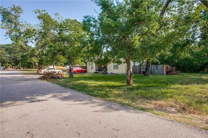 photo 2: 6922 Mohawk Drive, Dallas TX 75235