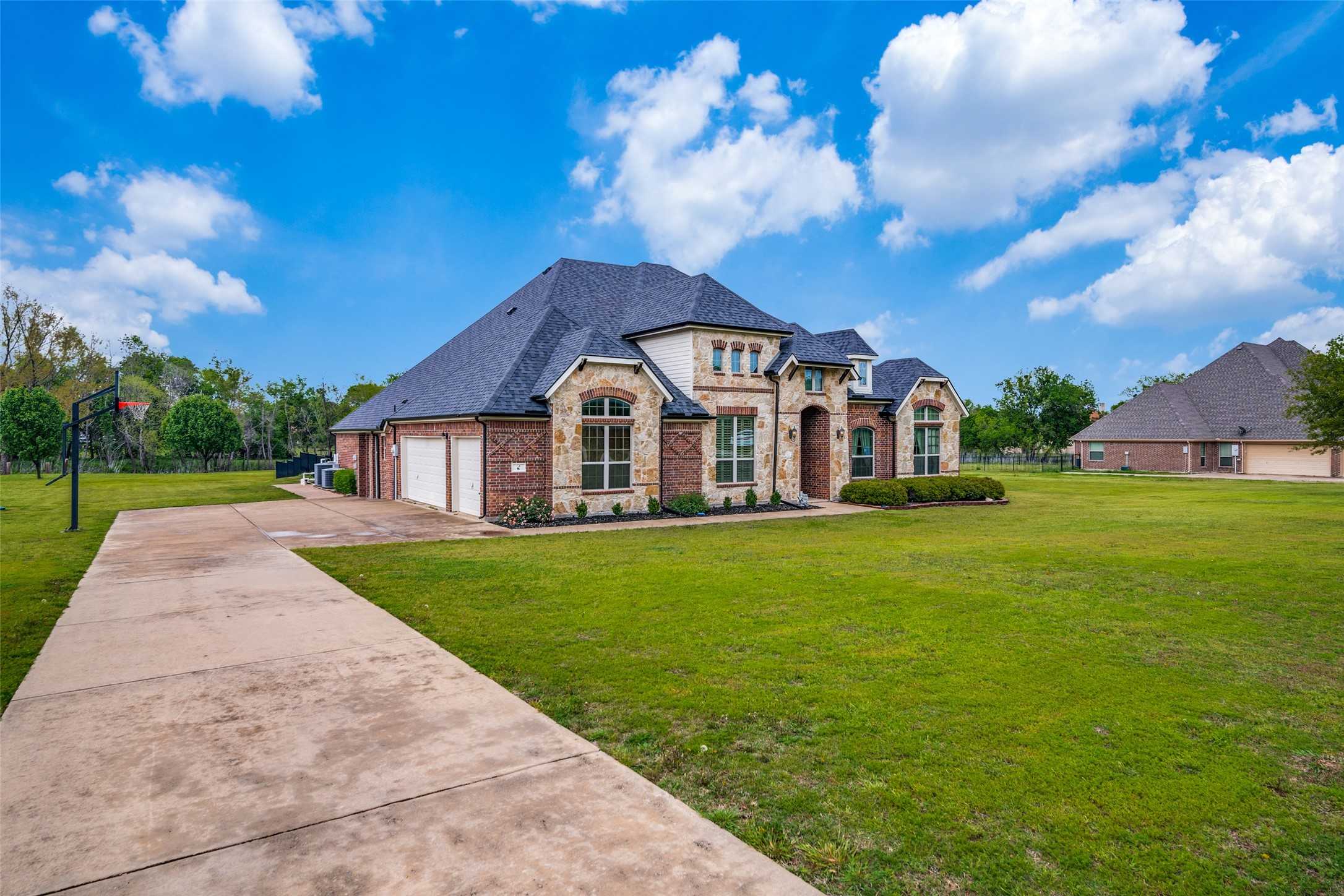 photo 1: 8 Chapel Hill Lane, McLendon Chisholm TX 75032