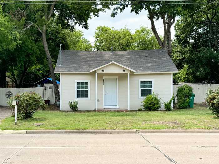 photo 1: 811 N Carroll Boulevard, Denton TX 76201