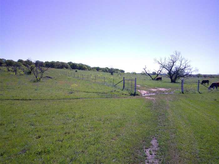 photo 2: Tr 8 4 Wire, Bowie TX 76230