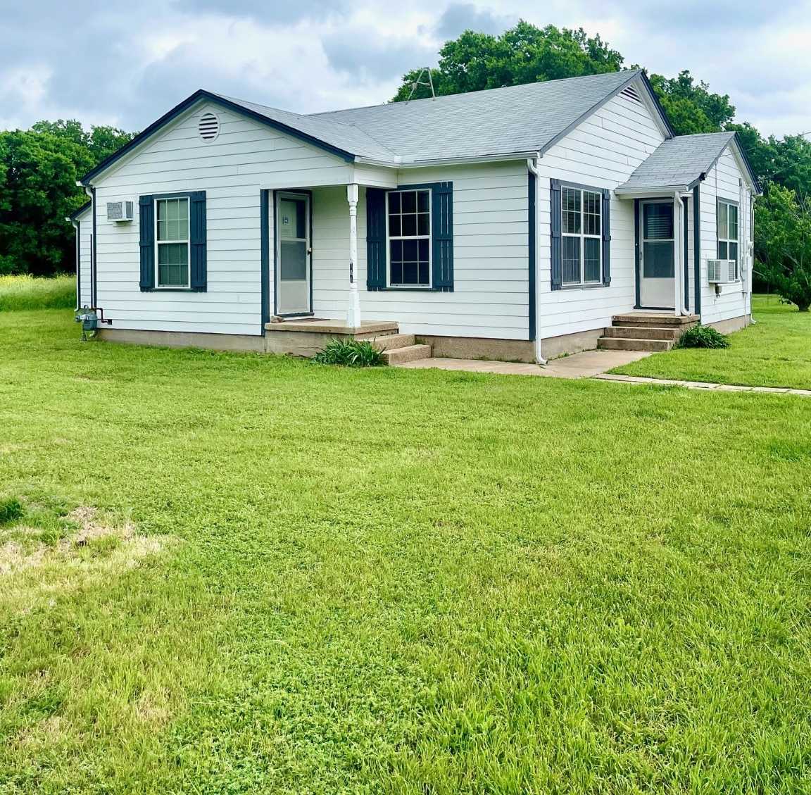 photo 2: 708 S Barron Street, Covington TX 76636