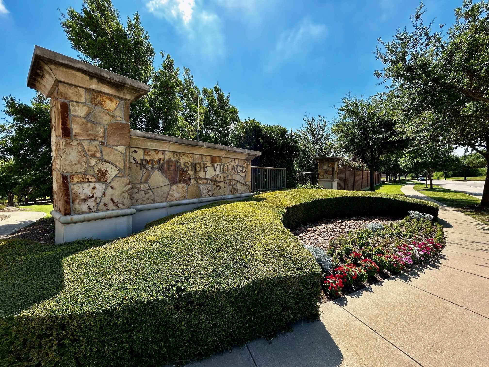 photo 3: 112 Aransas Drive, Irving TX 75039