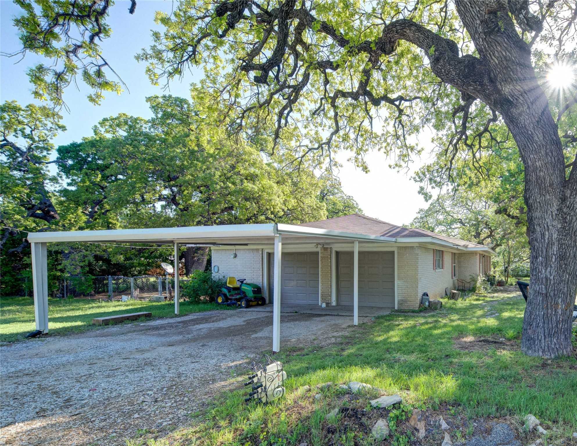 photo 3: 604 W Sherman Street, Chico TX 76431